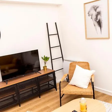 4-person Apartment, Center