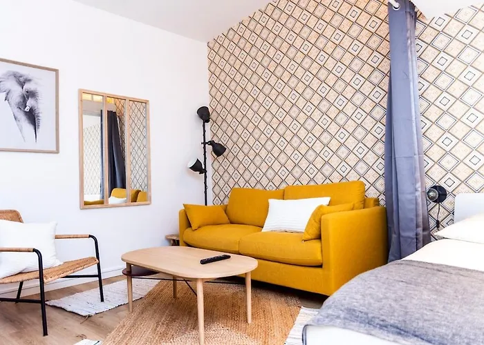 4-person Apartment, Center