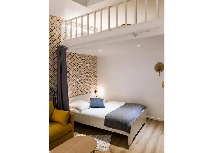 4-person Apartment, Center